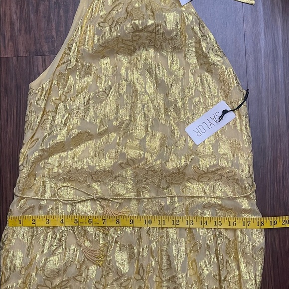 NWT Saylor Alexi Halter tie neck Gold Shiny Gown dress Medium - Picture 14 of 16